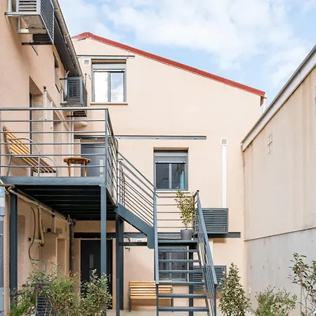 Beige Hospitalite - Ruby - - Netflix Saint-Etienne (Loire)